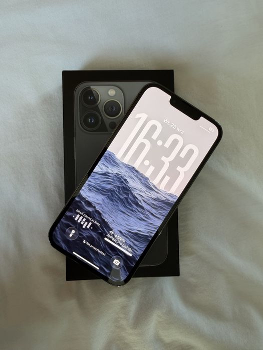 Iphone 13 pro 128 GB grafit + 7 etui + szklo hartowane +kab. lightning