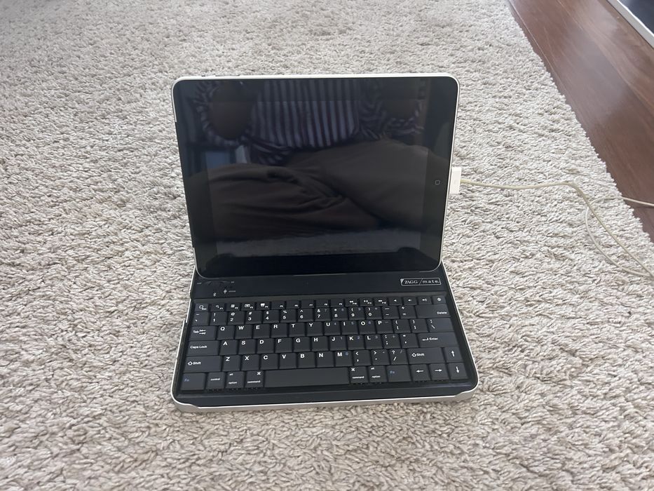 Ipad antigo mas funcional com capa de teclado