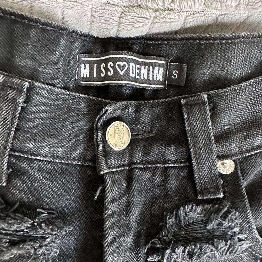 Krótkie spodnie - Minimal Black Shorts