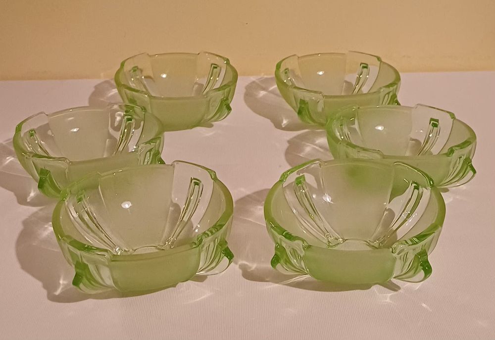 Art Deco miseczki i talerzyki, czeskie szkło z lat 30 XX wieku
