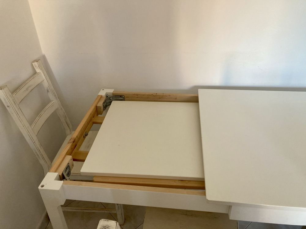 Mesa de Madeira expandivel + 4 cadeiras