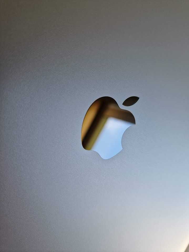 MacBook Pro (A1989, i5 4 rdzenie, 8/256, Touch Bar) - ideał, 69 cykli