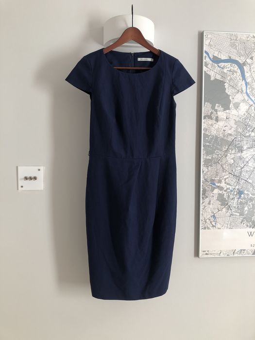 Granatowa letnia sukienka r.36 S z krótkim rękawem do kolana biurowa