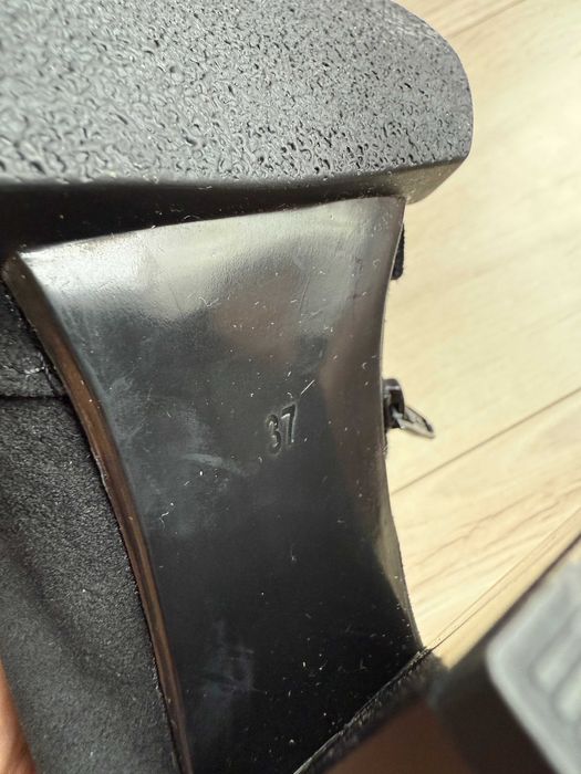 Nowe botki z naturalnego zamszu