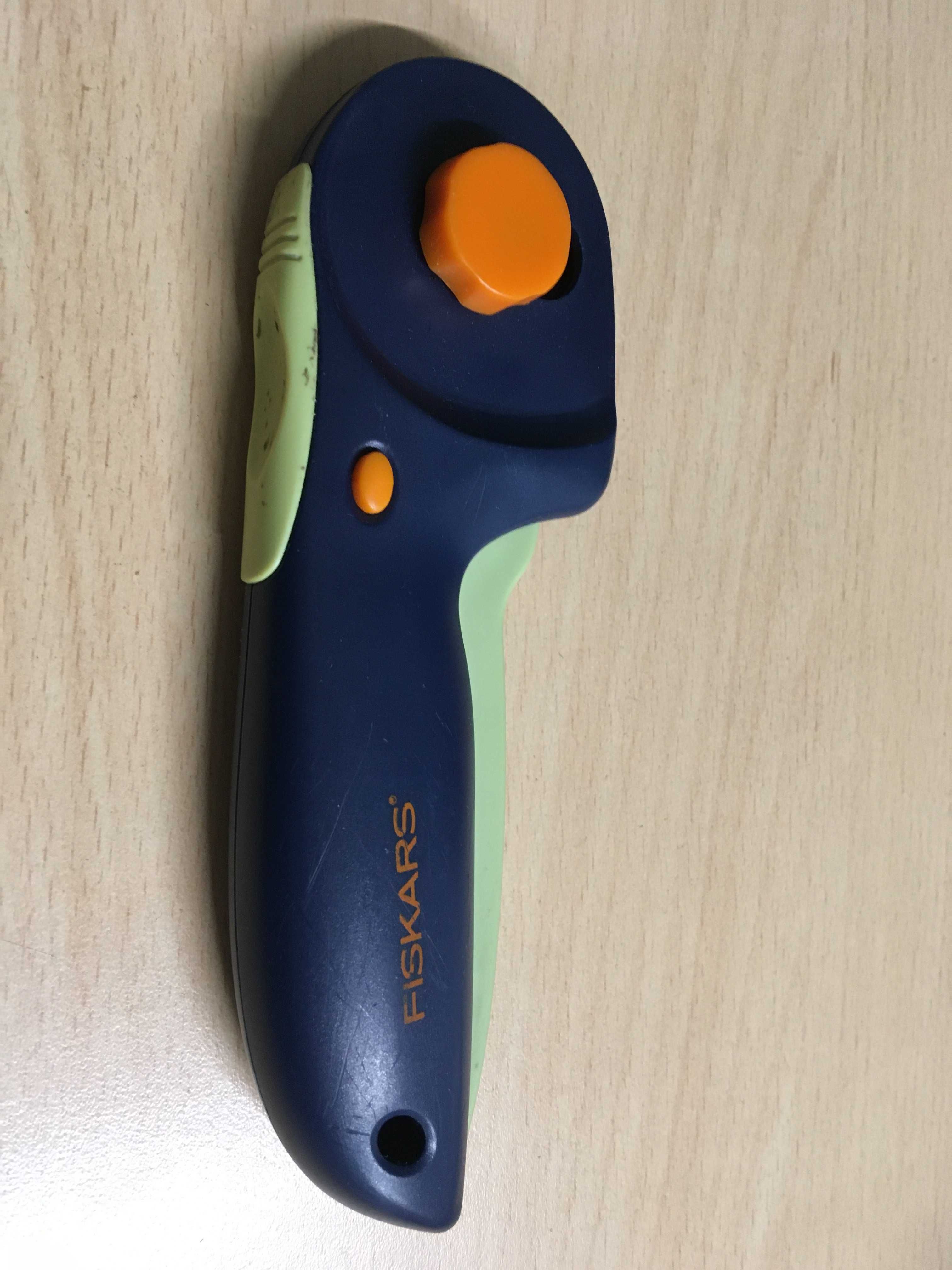 Nóż obrotowy Fiskars nożyk