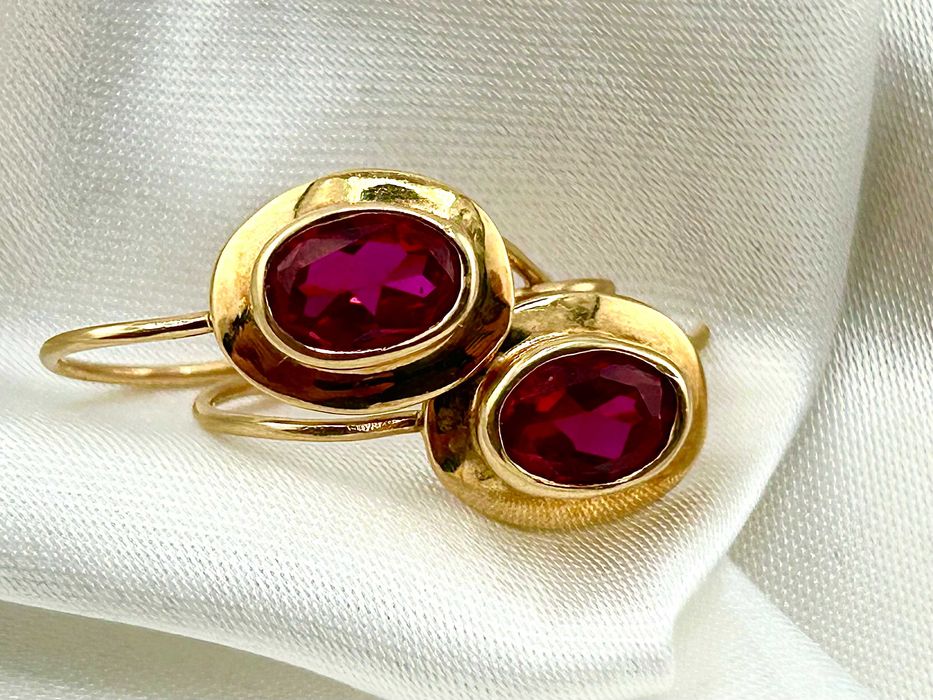 Złote kolczyki z czerwonym oczkiem 3,17 g PR.585 14K