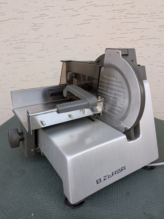 Професійний слайсер нерізкаBIZERBA VS 10