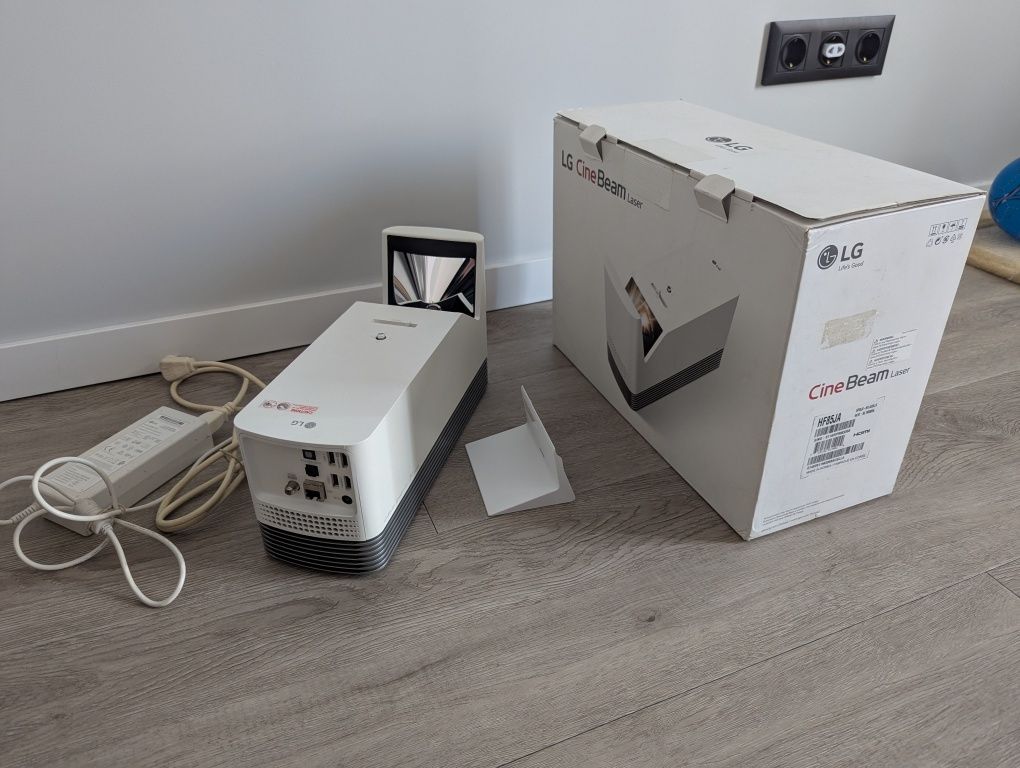 Короткофокусний LG Cinebeam Laser HF85JA 1500 ANSI Lumens 1920*1080