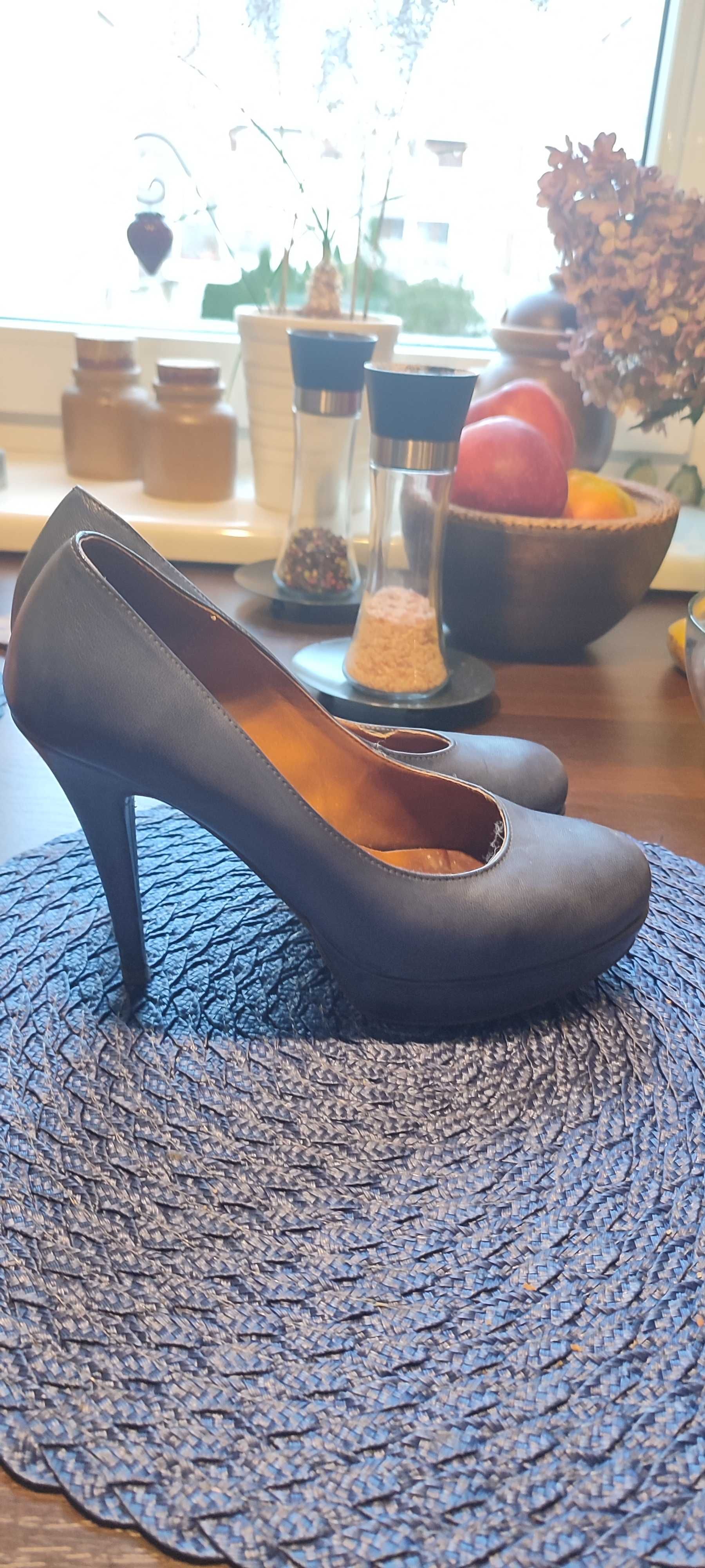 Buty Ryłko niebieskie  ROZ. 38