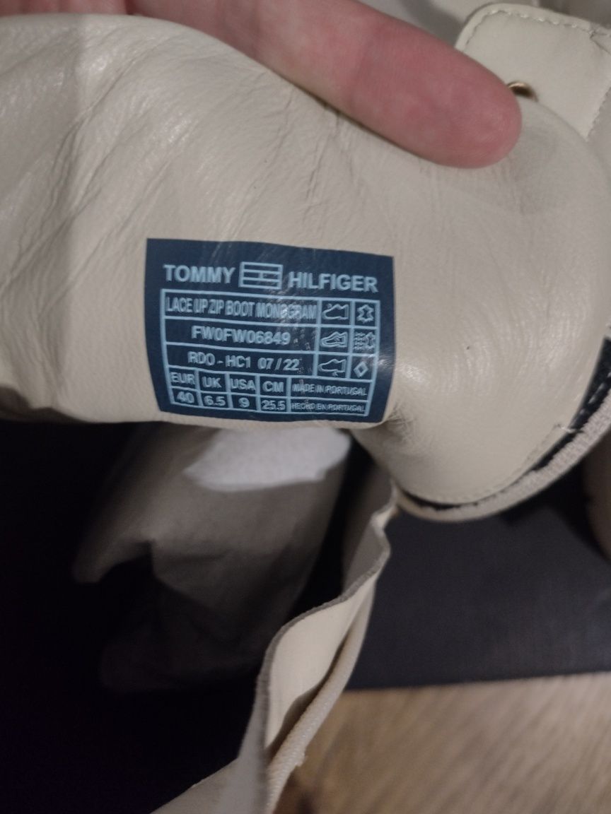 Buty Tommy Hilfiger Monogram beżowe jasne 40 Botki TH