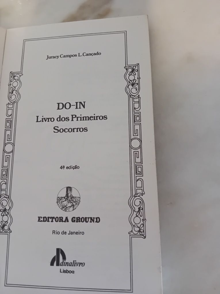 Livro Antigo Livro dos Primeiros Socorros