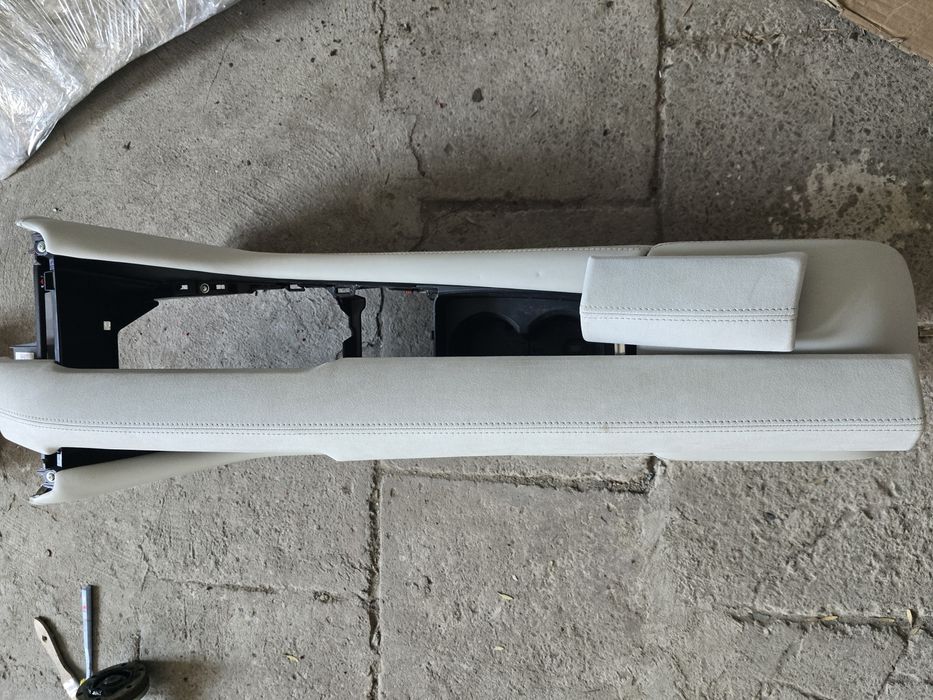 Подлокотник накладки на торпеду Mazda 6 gl 2018+ разборка запчасти