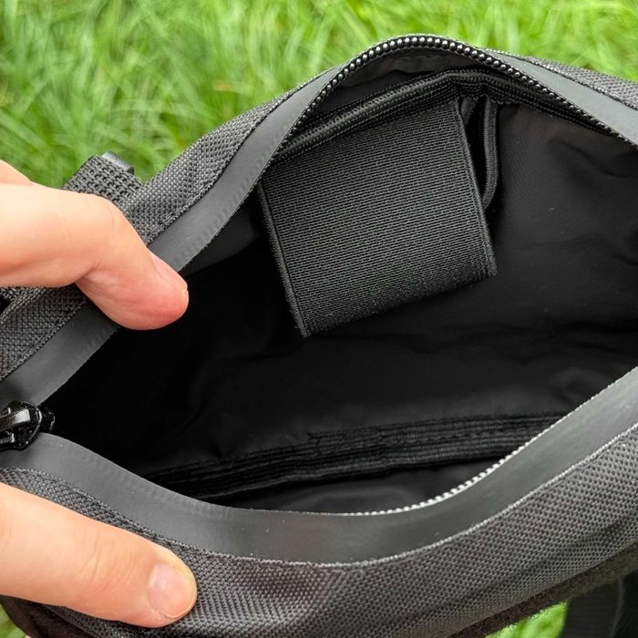 Тактична сумка через плече чоловіча чорна з липучкою під патчі