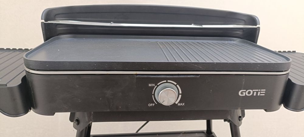 Grill elektryczny Stojący GOTIE  2200W