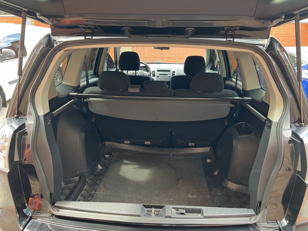 Mitsubishi Outlander XL