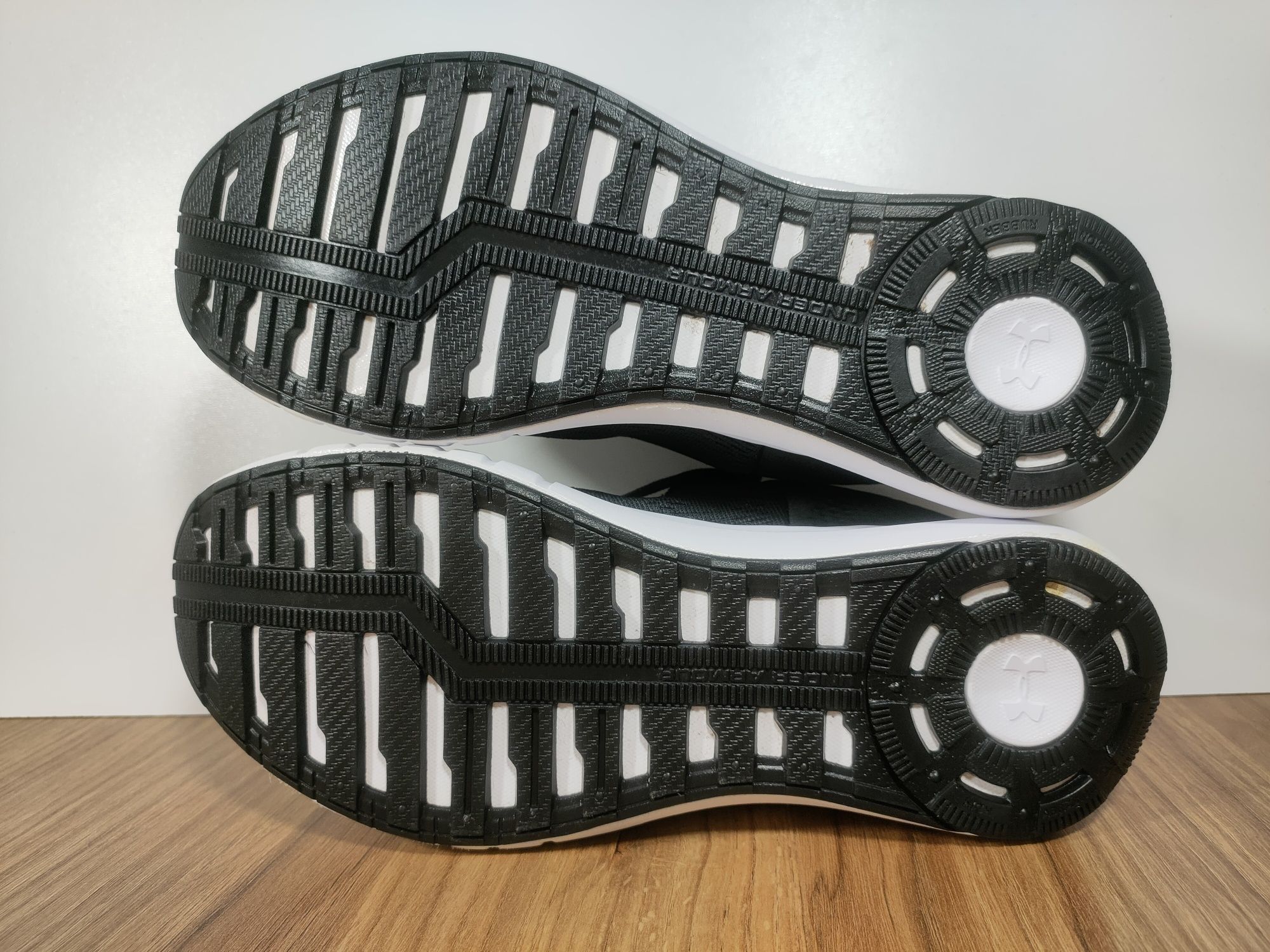 Buty Under Armour sneakersy damskie sportowe gym r. 40 26cm