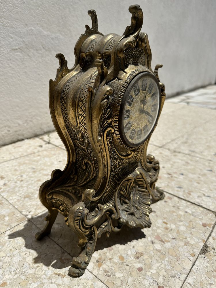 Relógio de mesa antigo