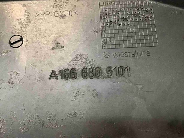 Защита днища кузова Mercedes W166 Правая защита днища a1666805101