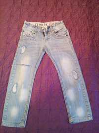 Модные джинсы с дырками