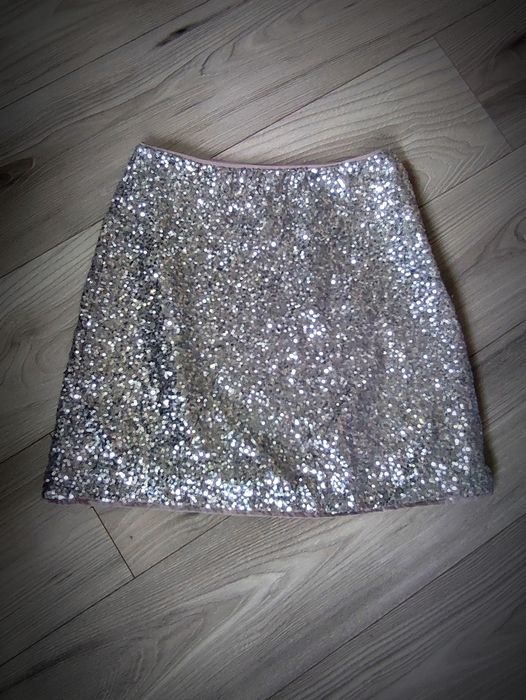 Piękna cekinowa spódnica