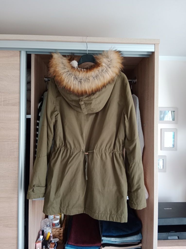 ocieplana zimowa kurtka damska parka khaki z kapturem Reserved m