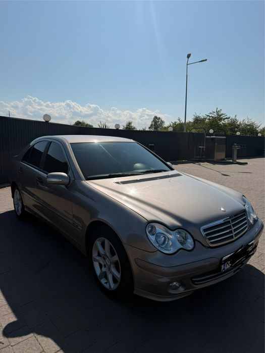 Mercedes C200 в гарному стані з 2005 року