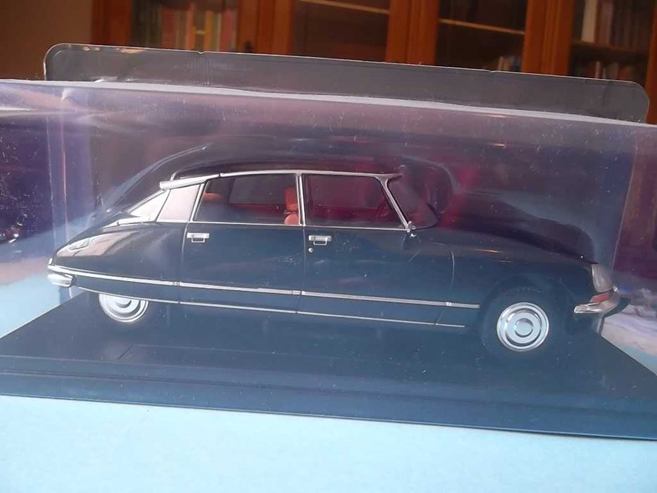 Citroen DS - com caixa - escala 1:24