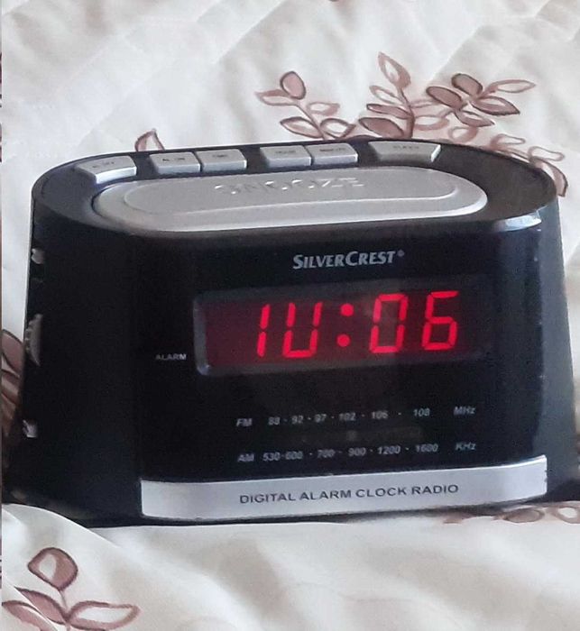 Часы будильник настольные SilverCrest с радио FM и AM