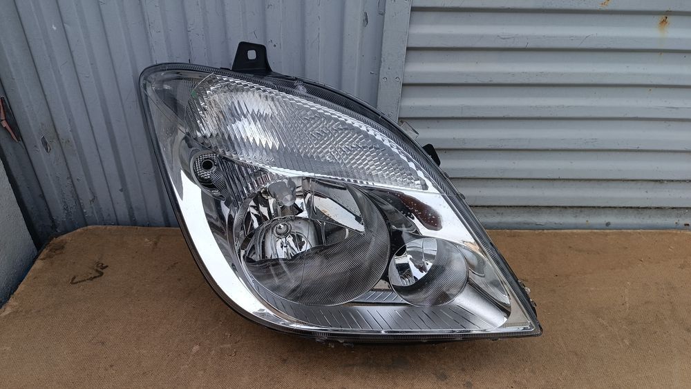 Vendo farol direito de Mercedes sprinter ano 2006/12