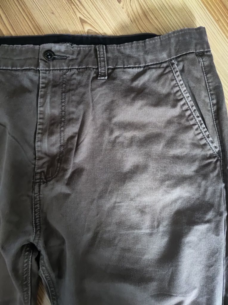 Spodnie meskie Pull&Bear roz. 48