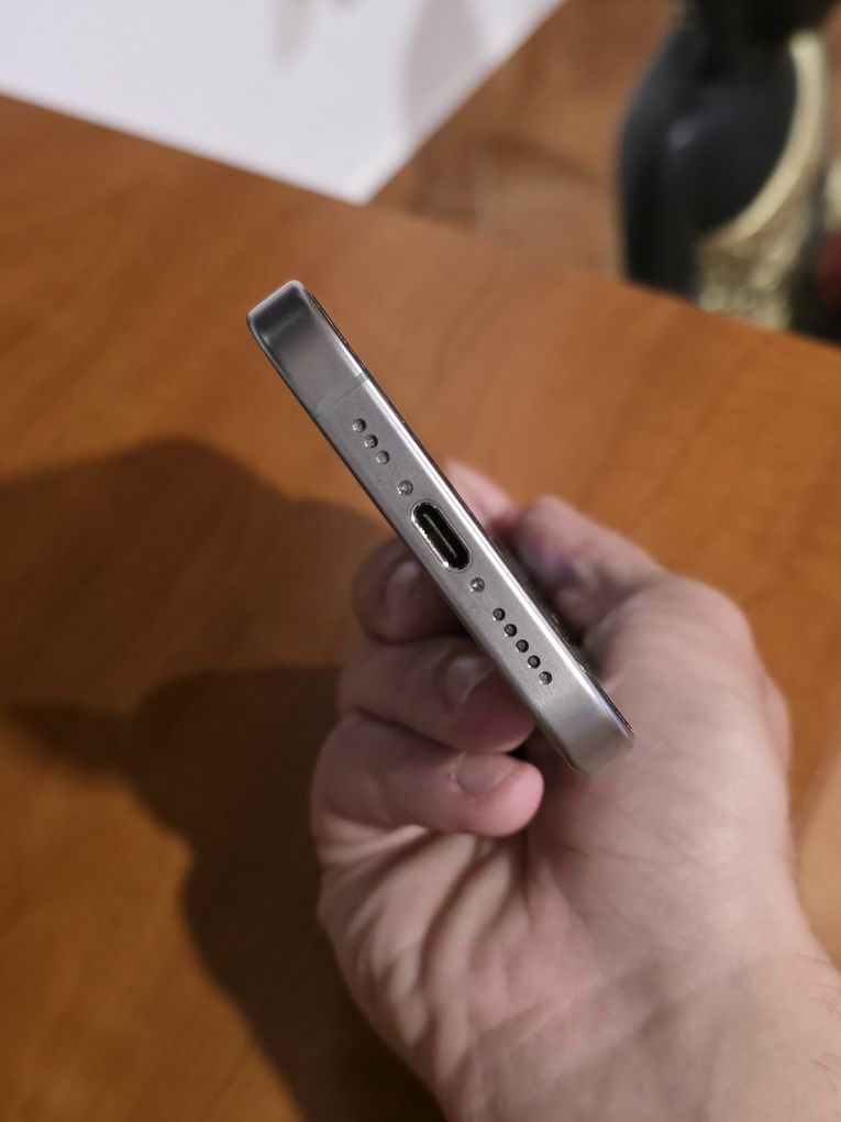 Iphone 15 Pro 256GB como novo + caixa e carregador original