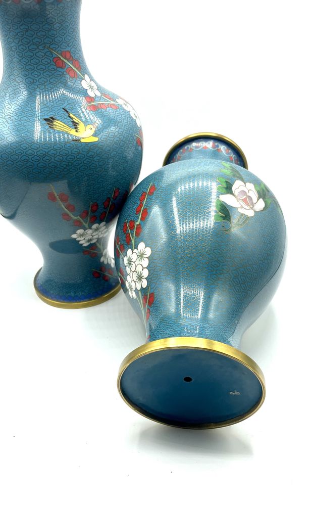 Par de jarras cloisonné azul com desenhos