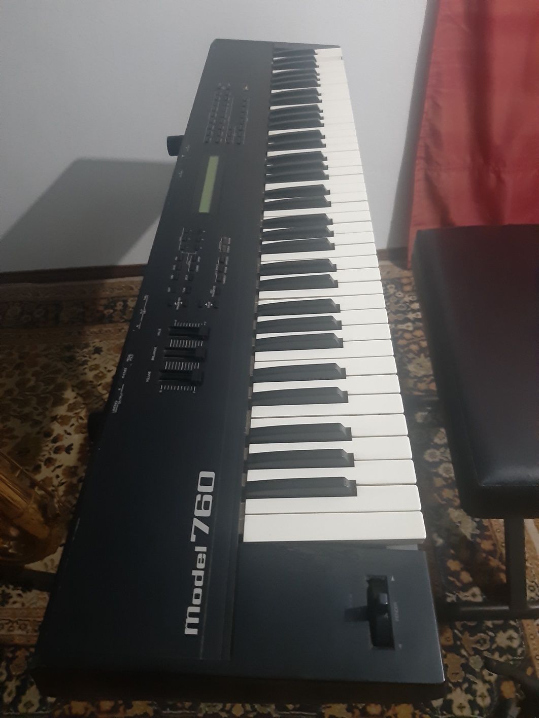 Sintetizador Roland Rodhes model 760