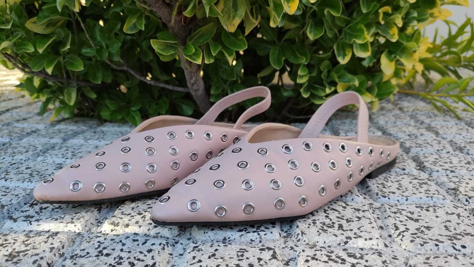 Sapatos Rasos com Ilhós – Conforto e Estilo