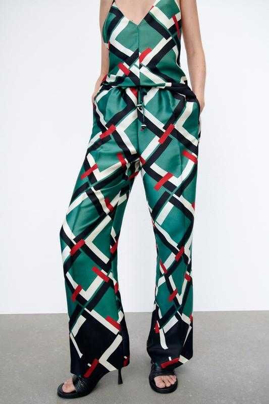 Новые яркие брюки ZARA с геометрическим узором