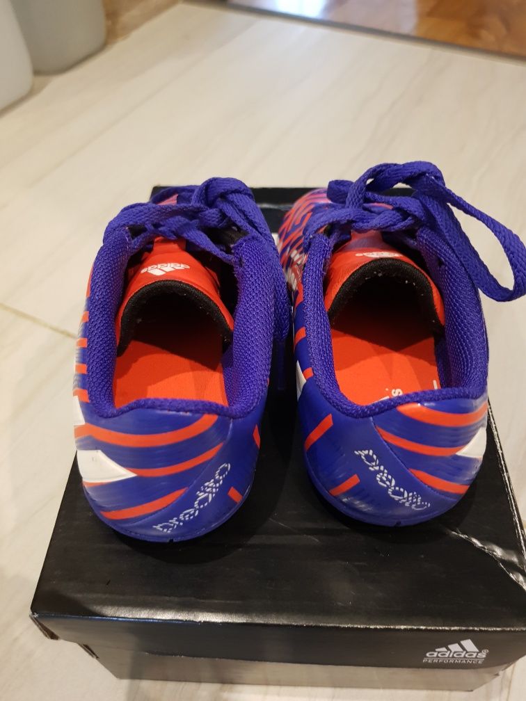 ADIDAS Predito Instinct IN J B35499 rozm. 28 do piłki