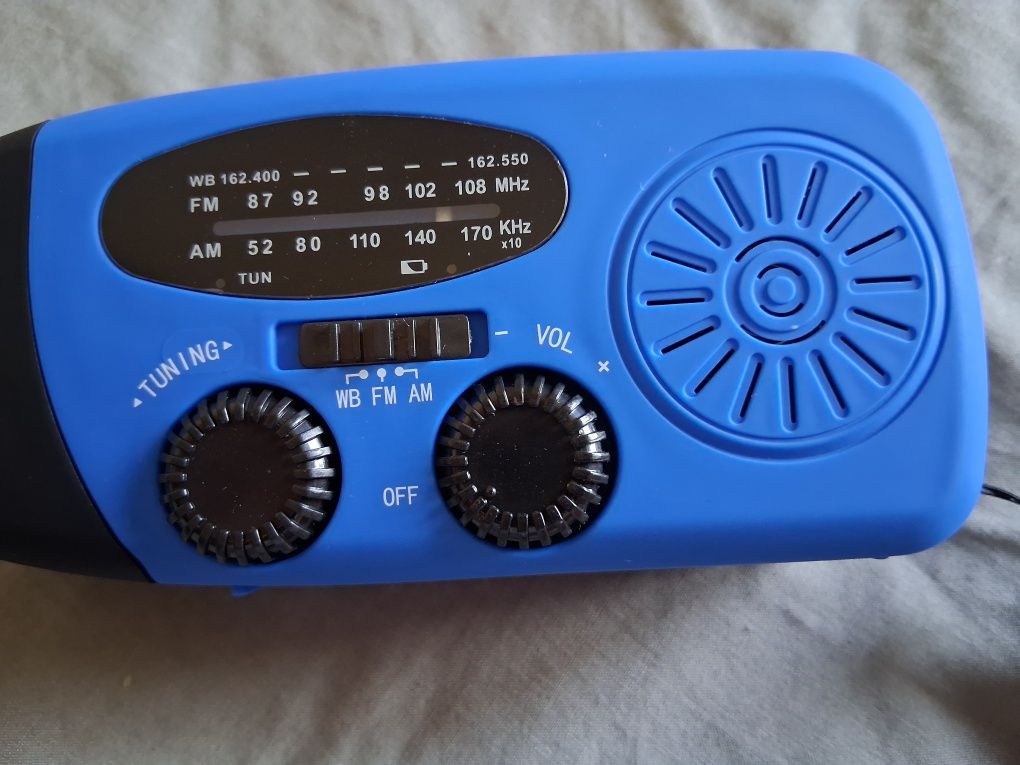 Rádio emergência (sem pilhas)