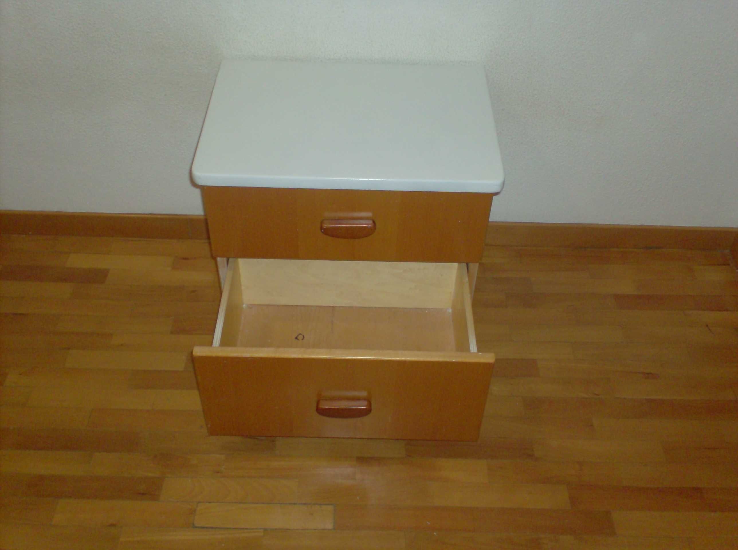 Mesa de cabeceira