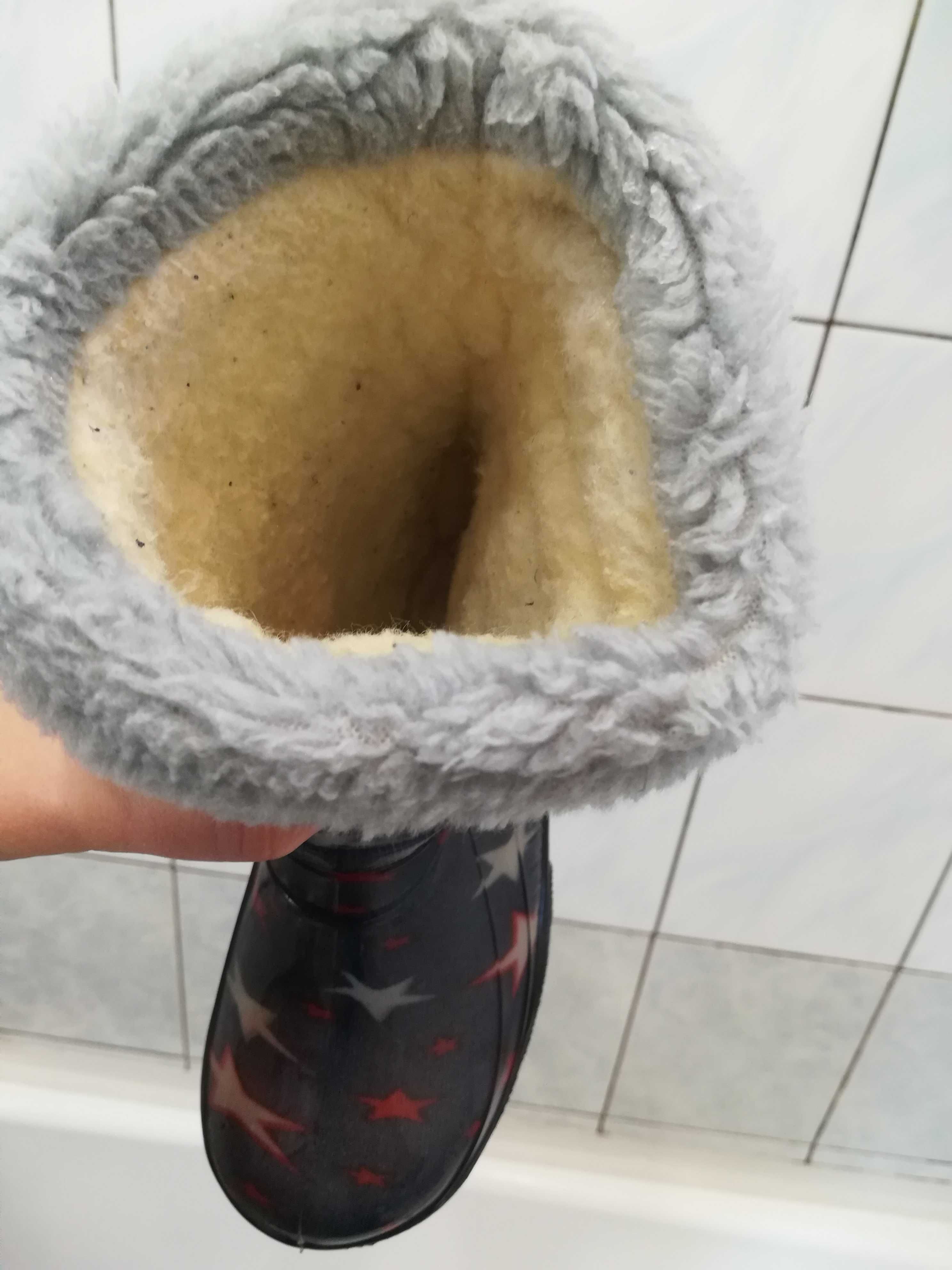 Продам резиновые детские сапожки