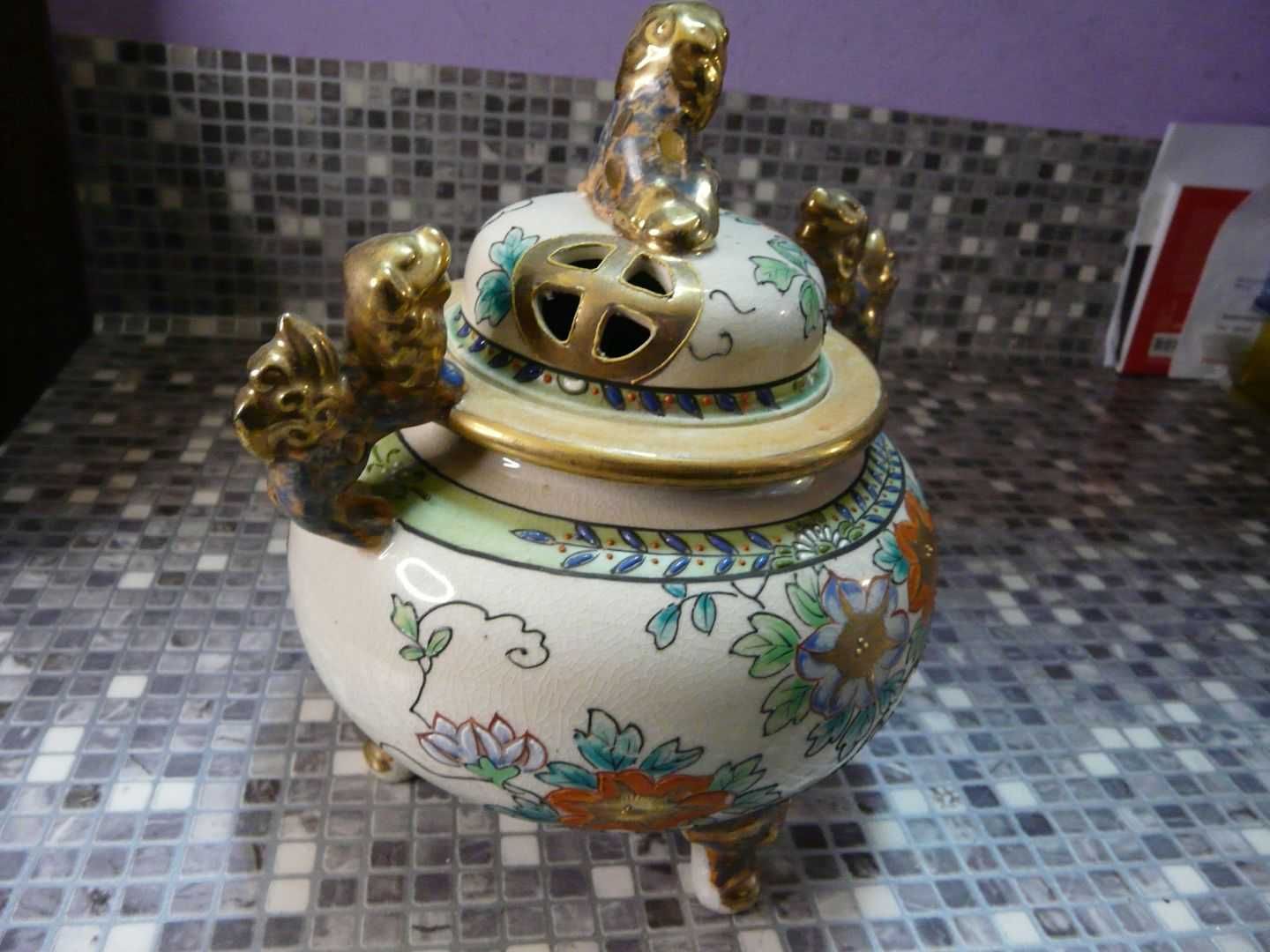 Stara chińska porcelana - waza na nóżkach
