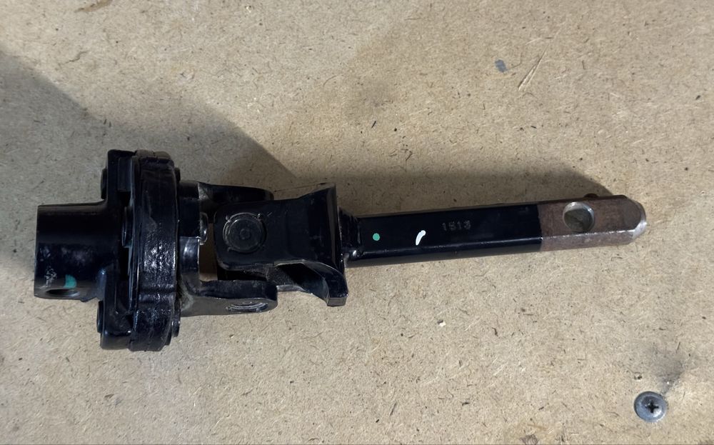 Рулевий кардан нижній Tesla Model S