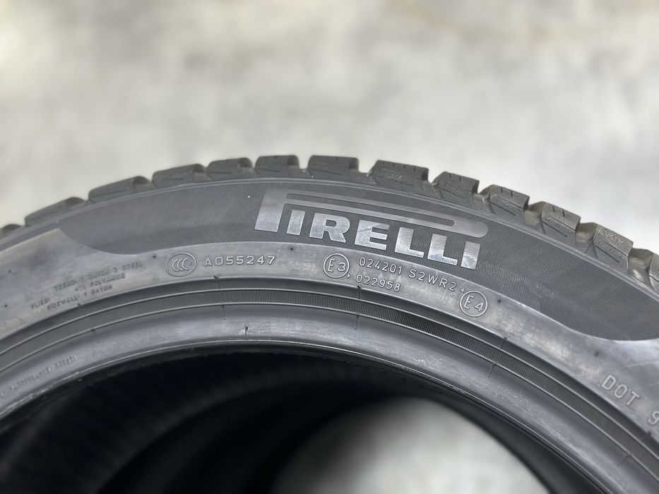 Зимові шини Pirelli Sottozero3 235/45 R18 94V
