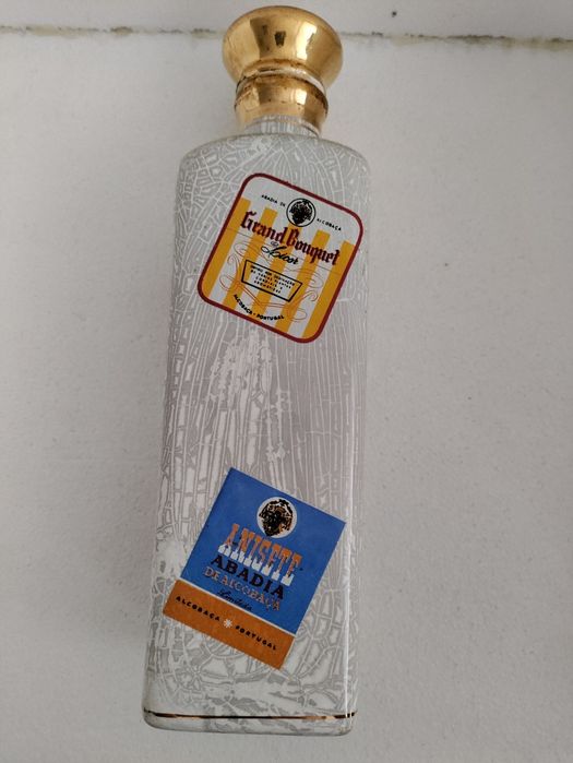 Garrafa em cerâmica decorativa