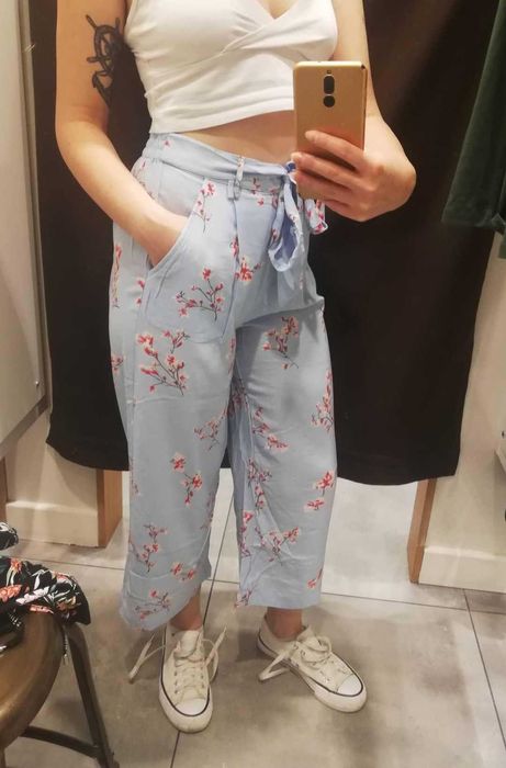 Błękitne rybaczki w kwiaty