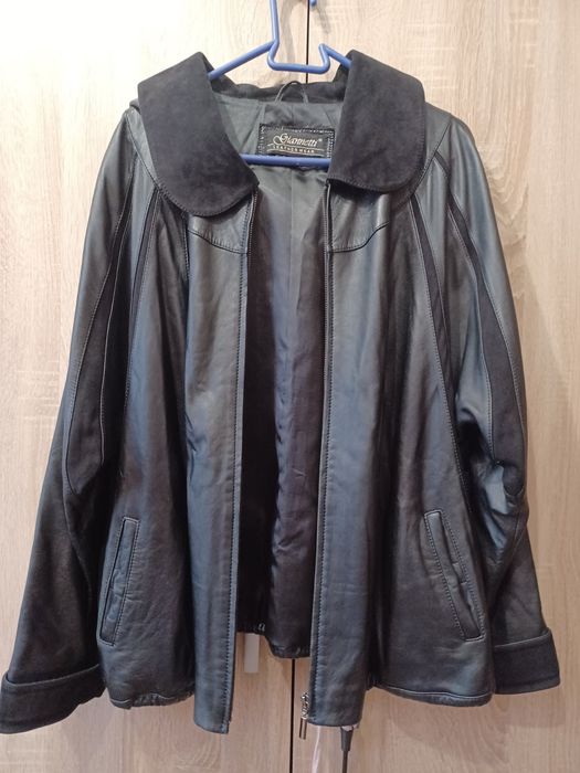 Шкіряна куртка жіноча,розміо 52-54 .