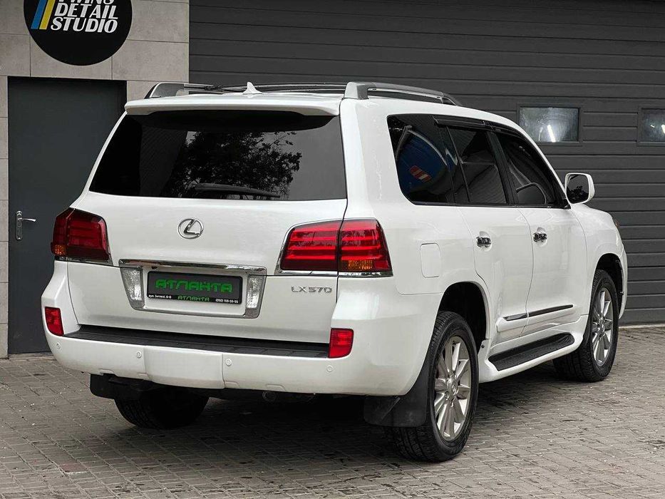 Lexus LX 570 AT 2011