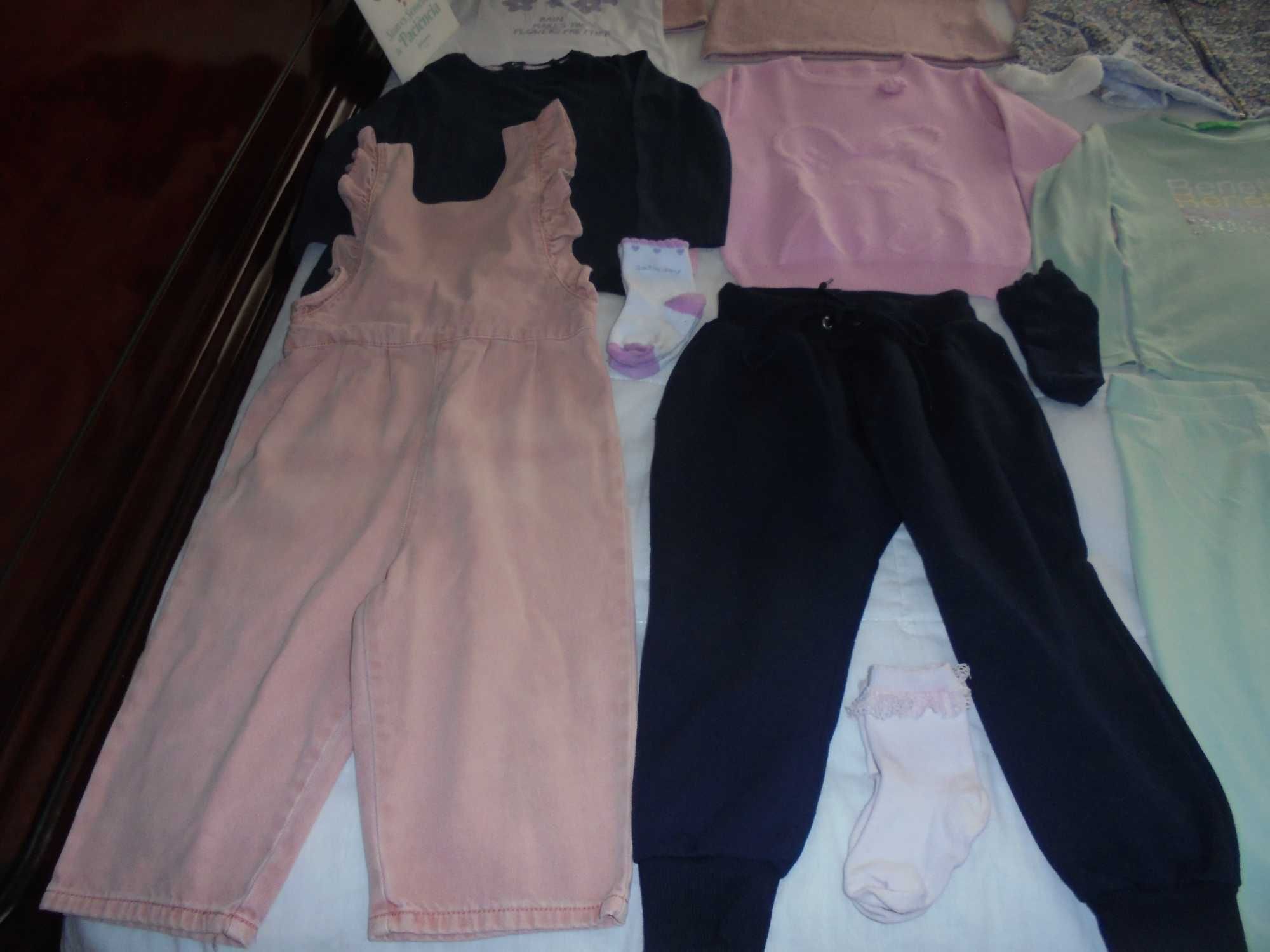 lote de roupa de menina o boneco