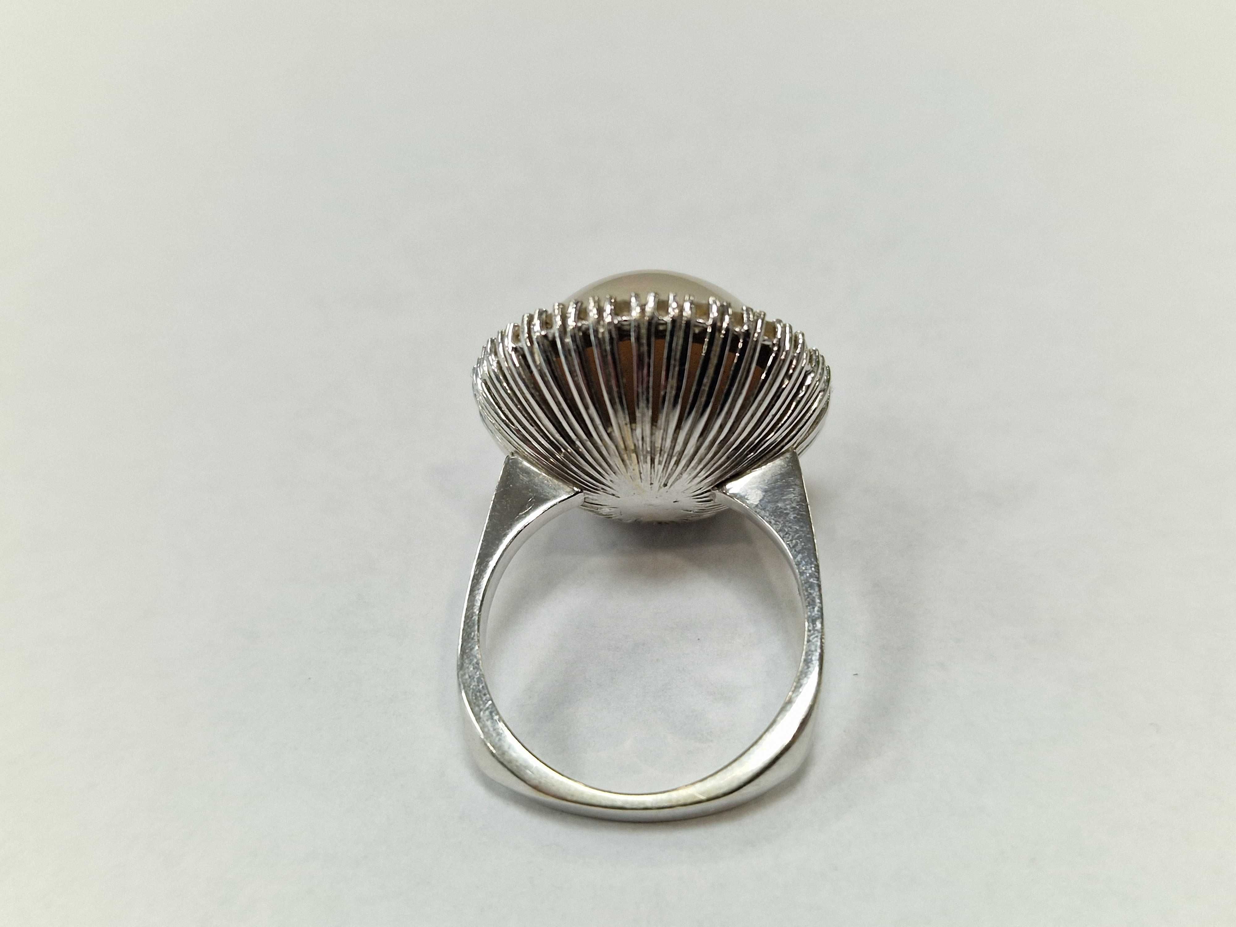 Złoty pierścionek damski/ 585/ Perła Mabe/ 30x DIA/ 9.28 gram/ R15