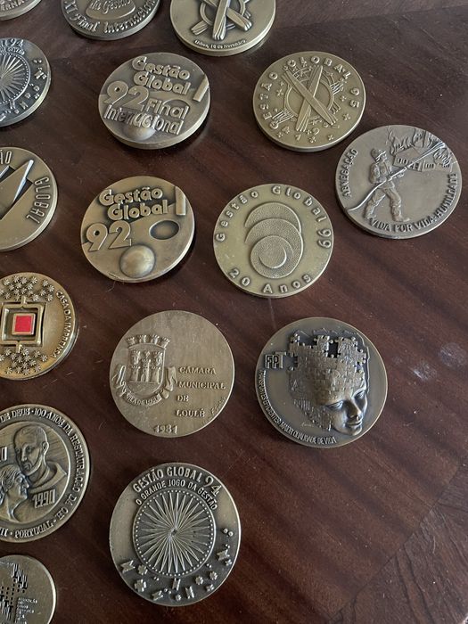 Medalhas comemorativas em latão