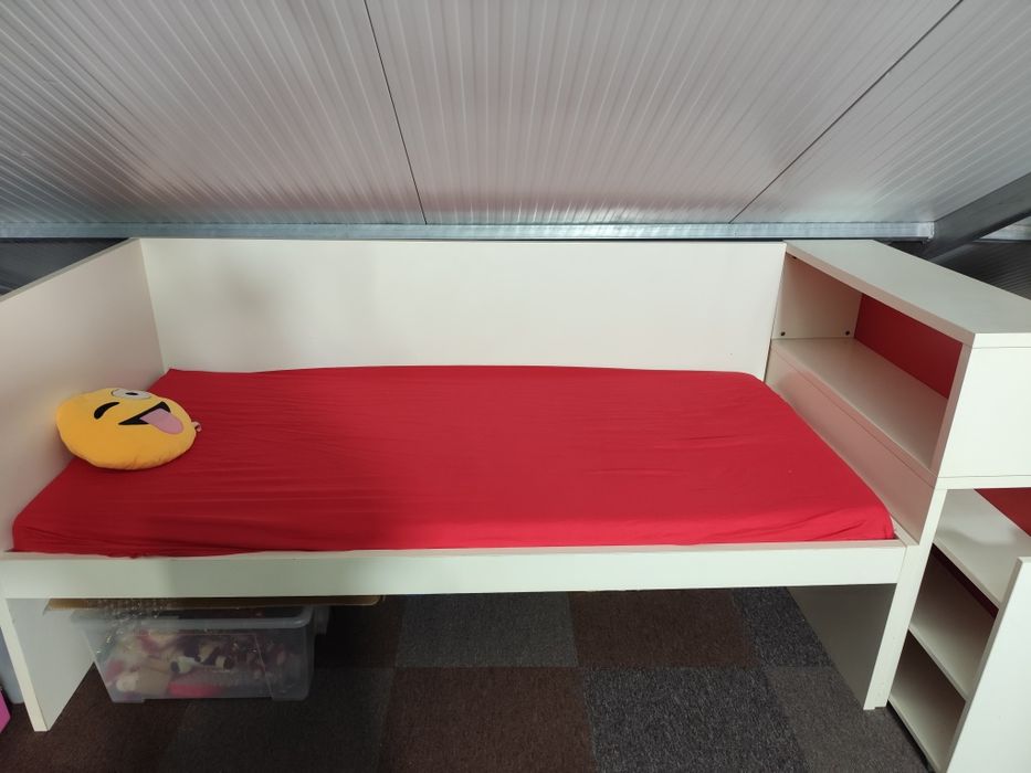 Cama solteiro 90x200cm com cabeceira, estrado e colchão .